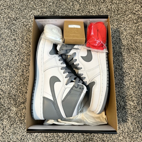 Grade School Air Jordan 1 ‘Stealth’ Shoes - Picture 7 of 7